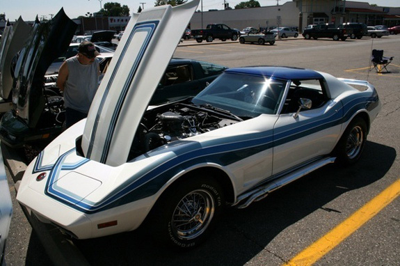 Corvettes at Woodward Dream Cruise?